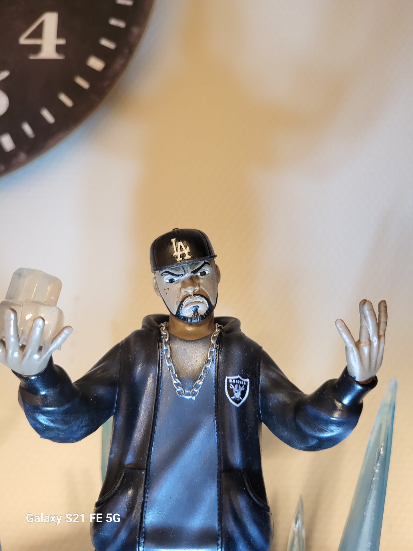 Ice cube statue