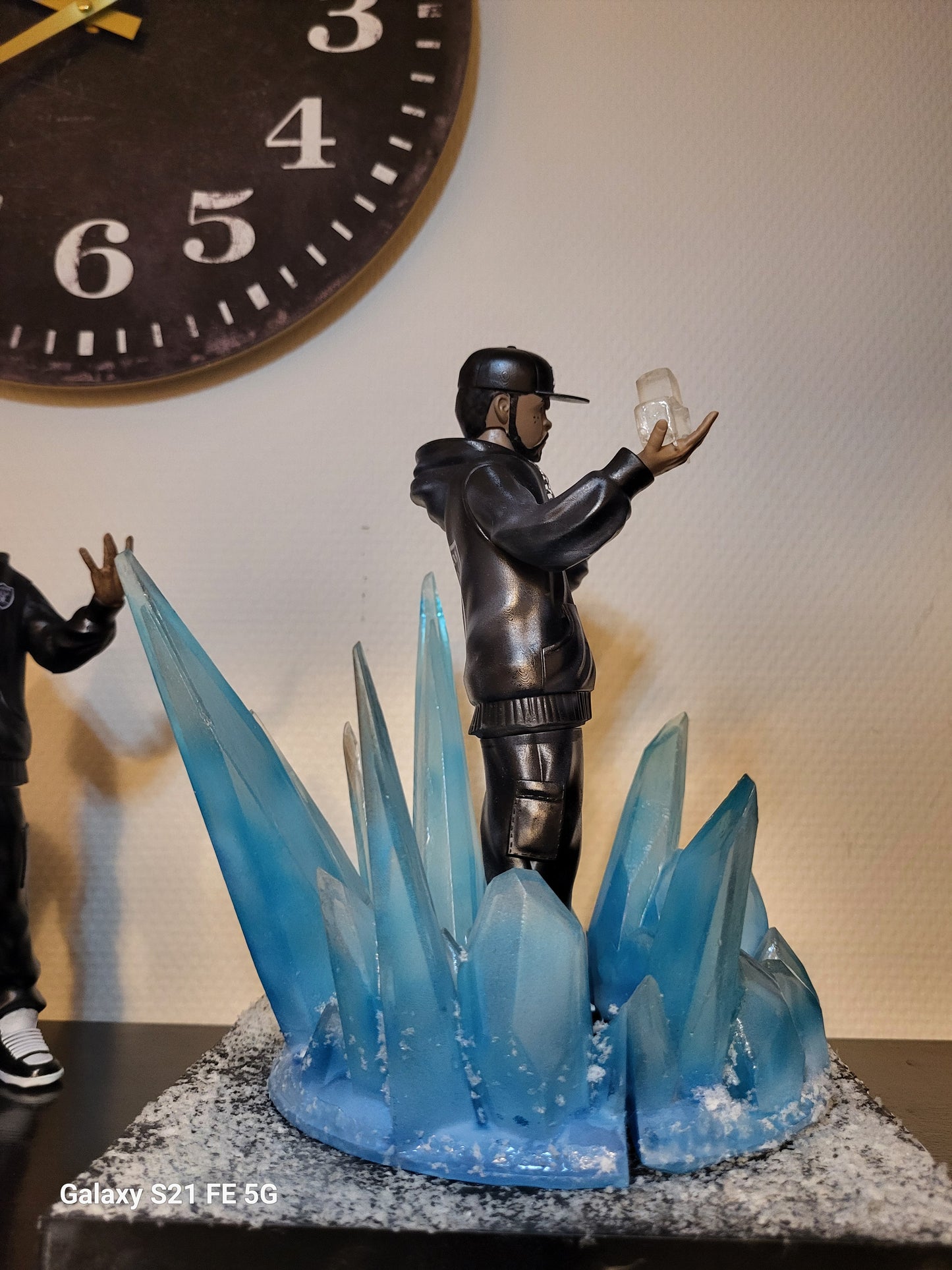 Ice cube statue