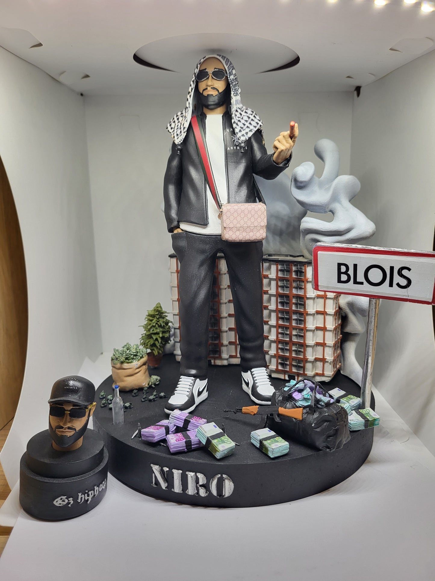 Statue niro