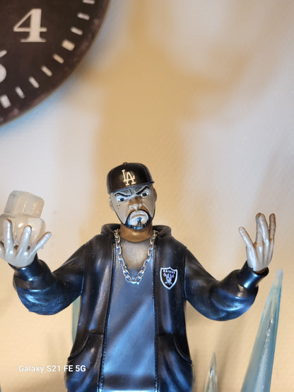 Ice cube statue