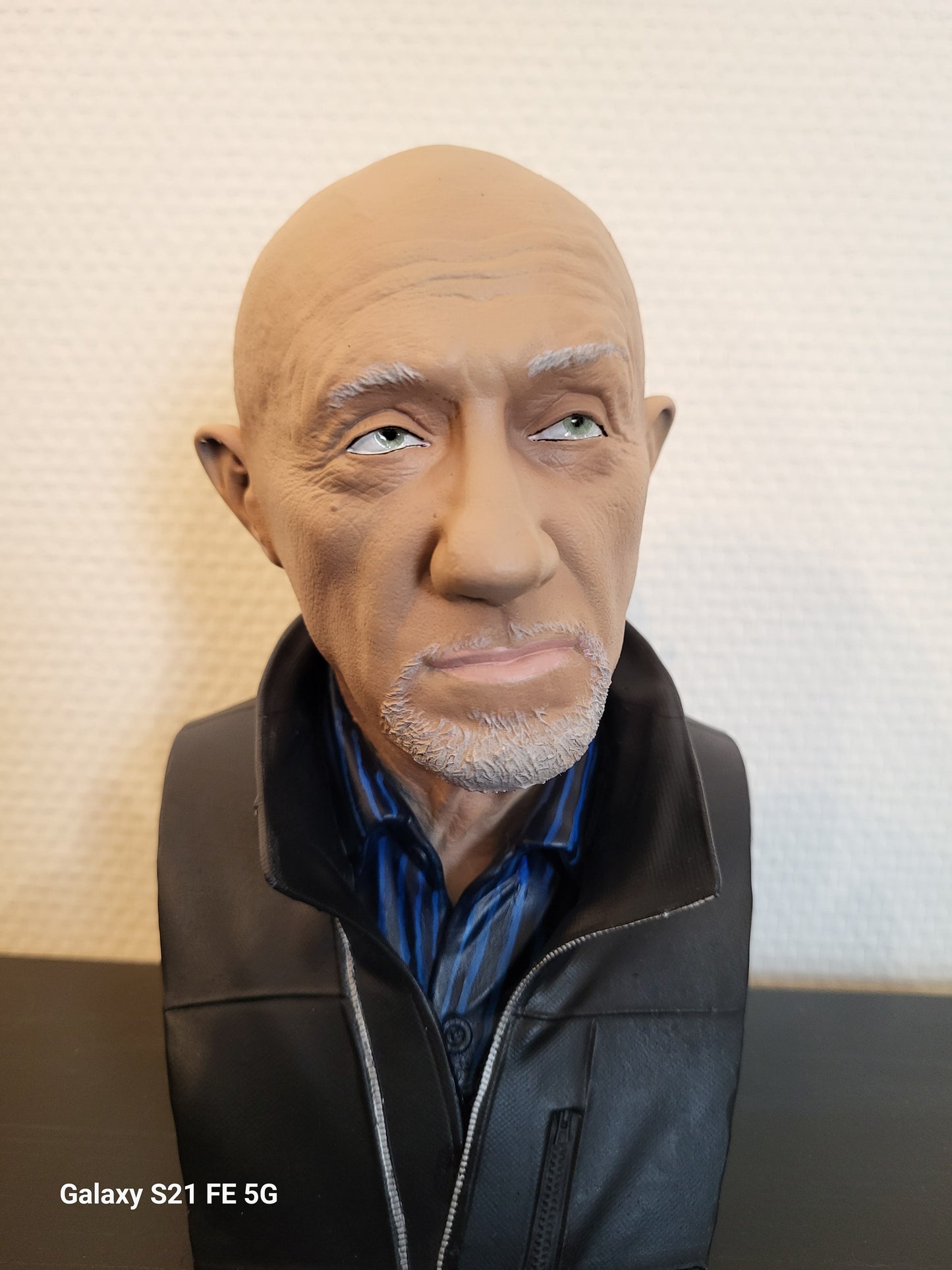 Buste mike ehrmantraut