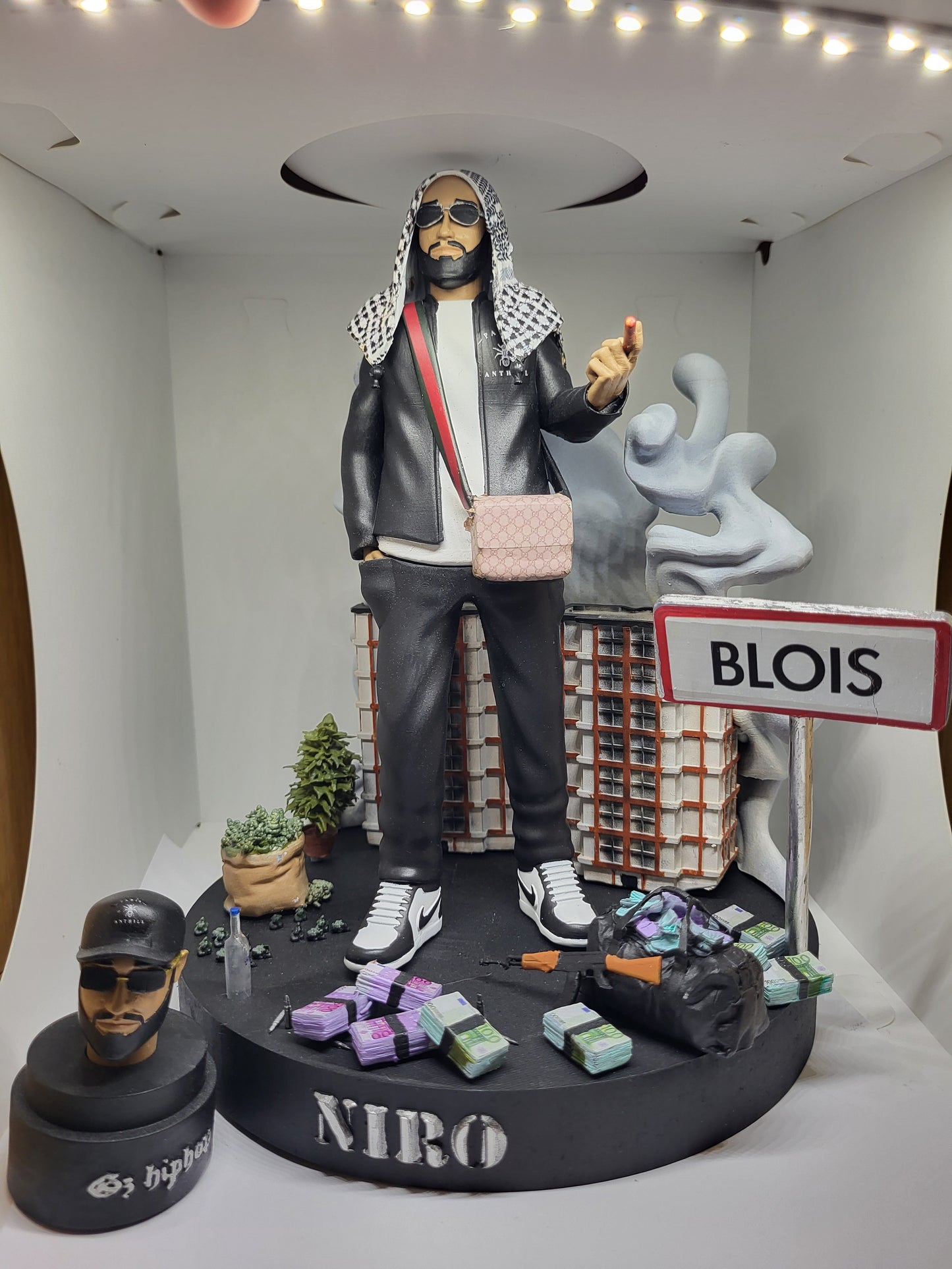Statue niro