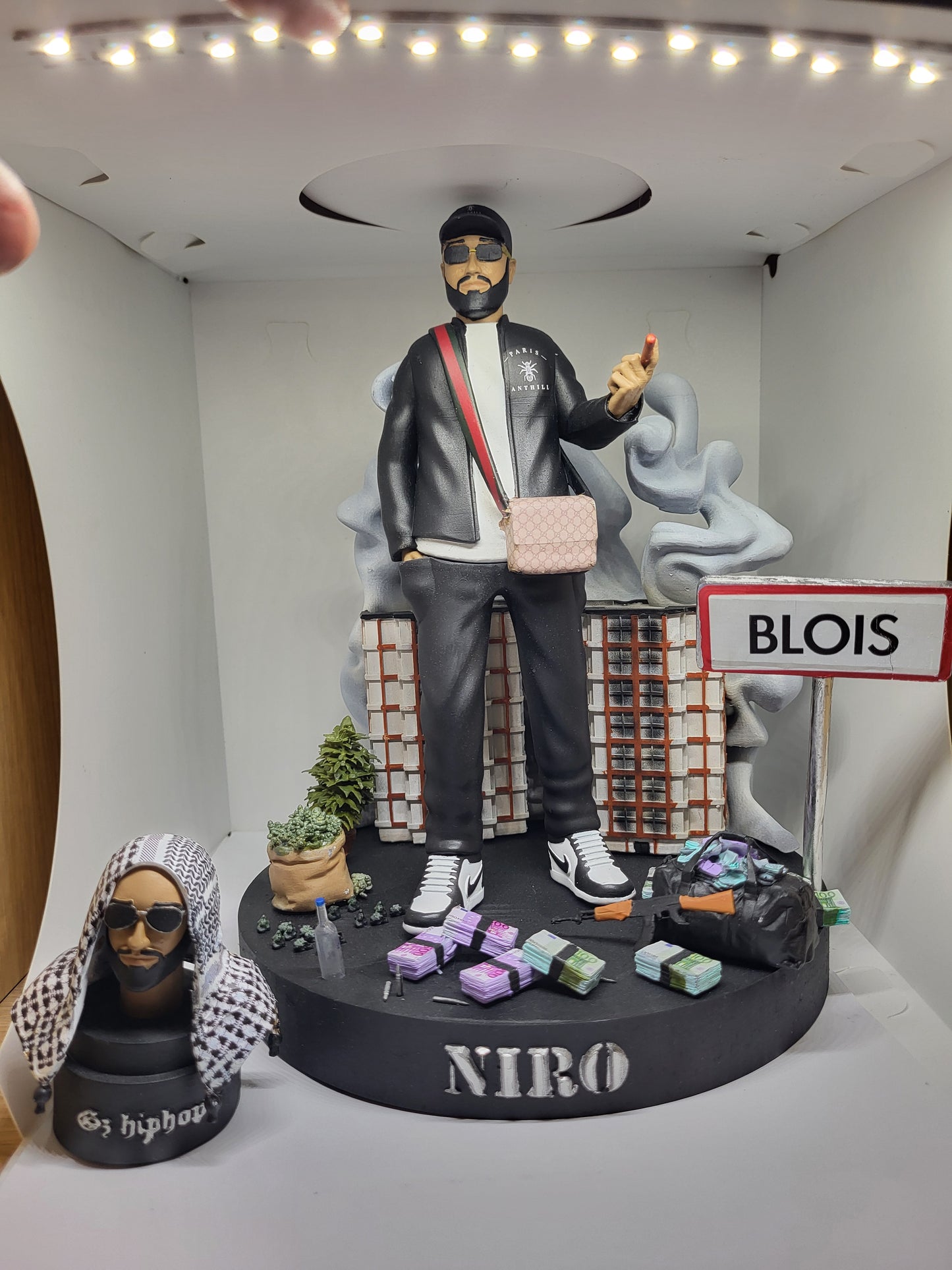 Statue niro
