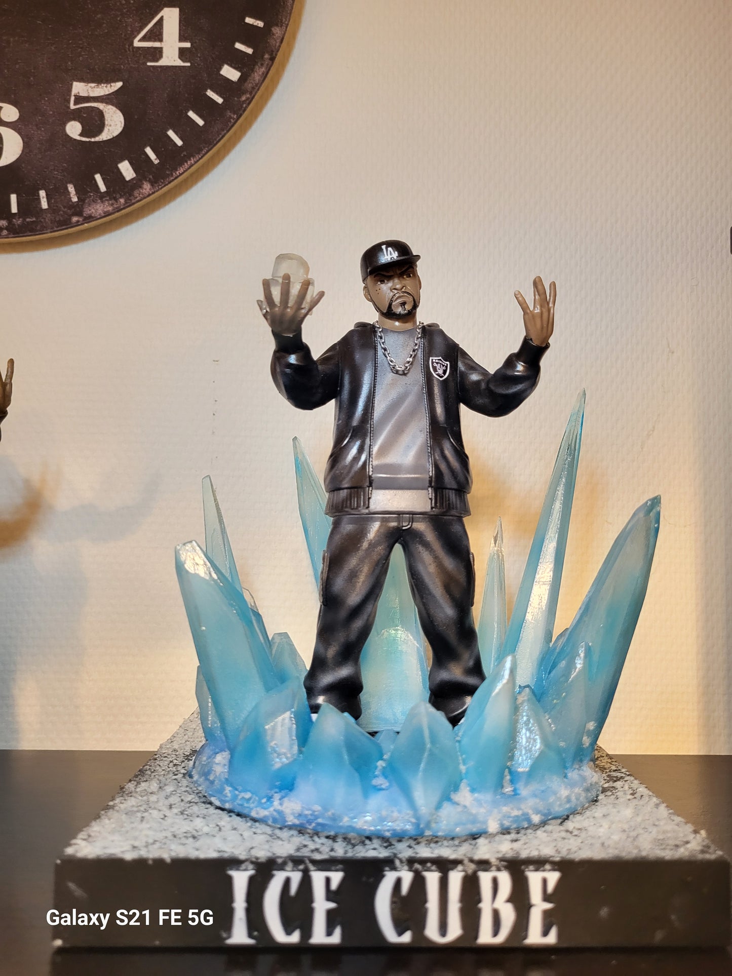 Ice cube statue